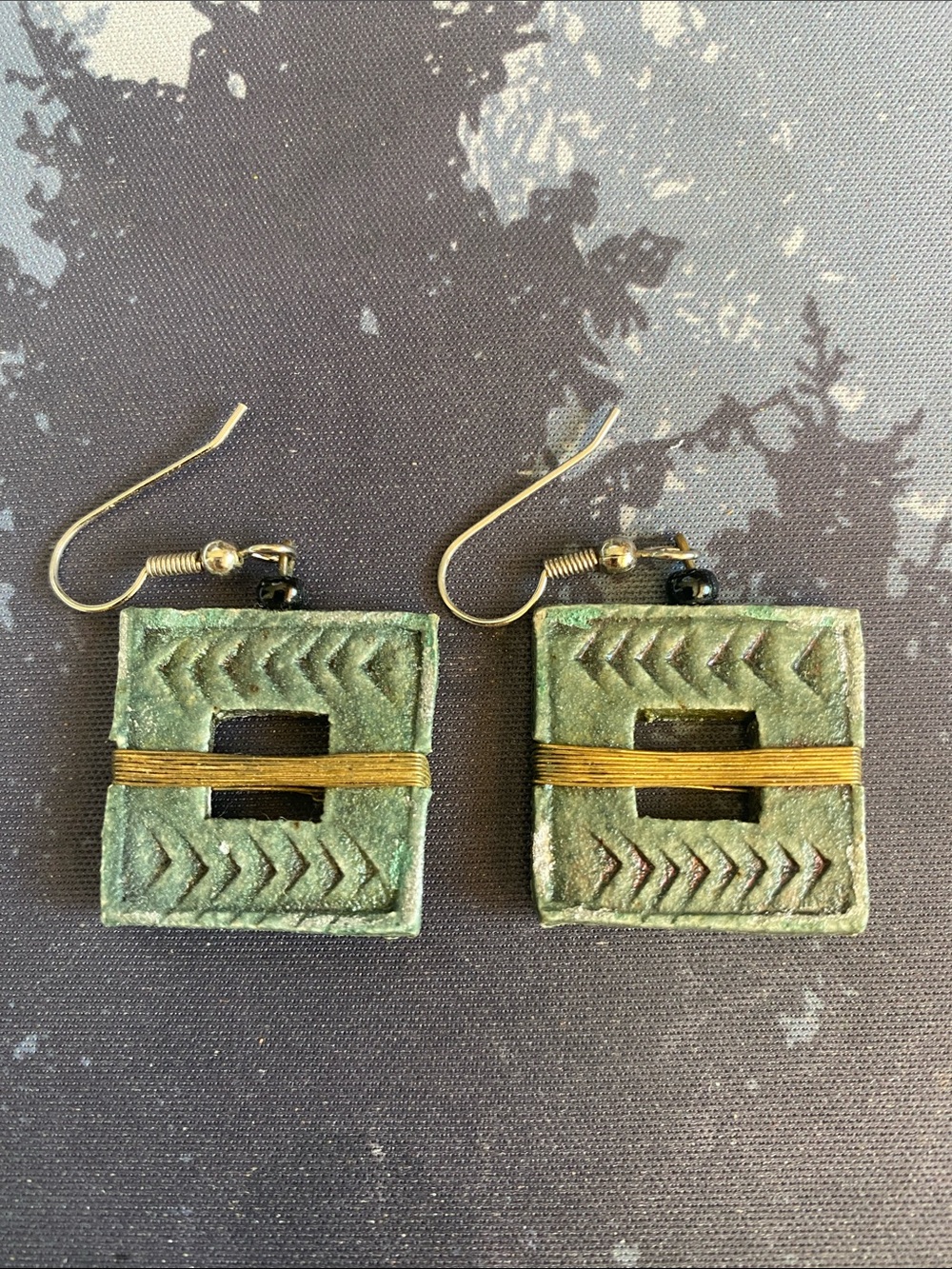 Earrings with wire center